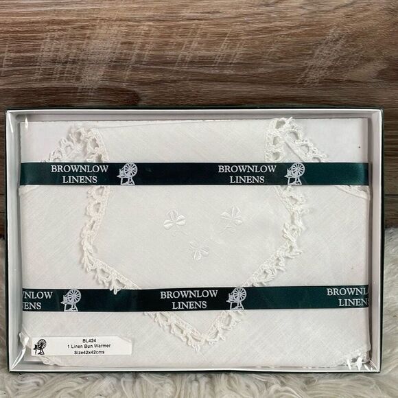 BROWNLOW LINENS Shamrock Linen Bun Warmer BL424 42x42cms White New in Box - Picture 1 of 7